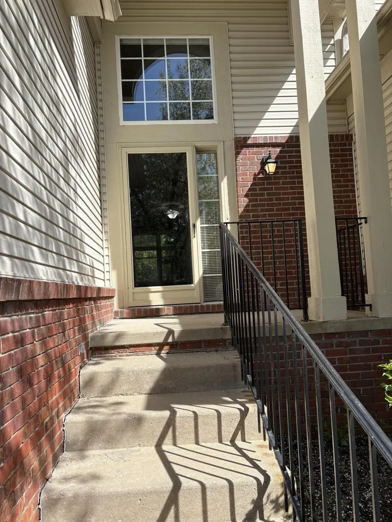 38320 Saratoga Circle Farmington Hills City MI 48331