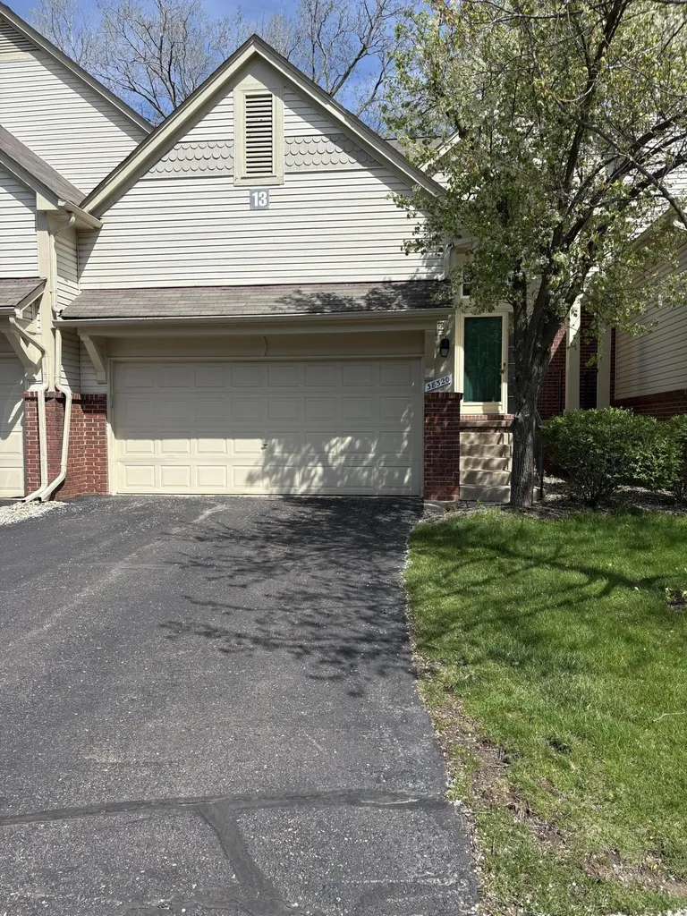 38320 Saratoga Circle Farmington Hills City MI 48331