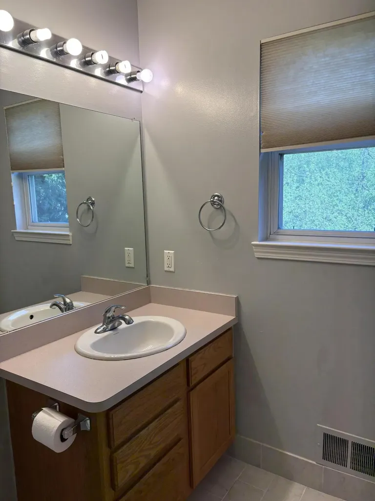 38320 Saratoga Circle Farmington Hills City MI 48331