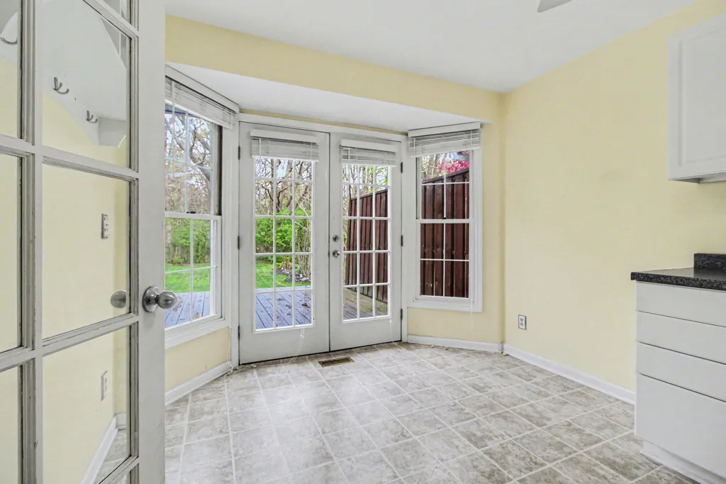 15698 Oakhill Court Livonia City MI 48154