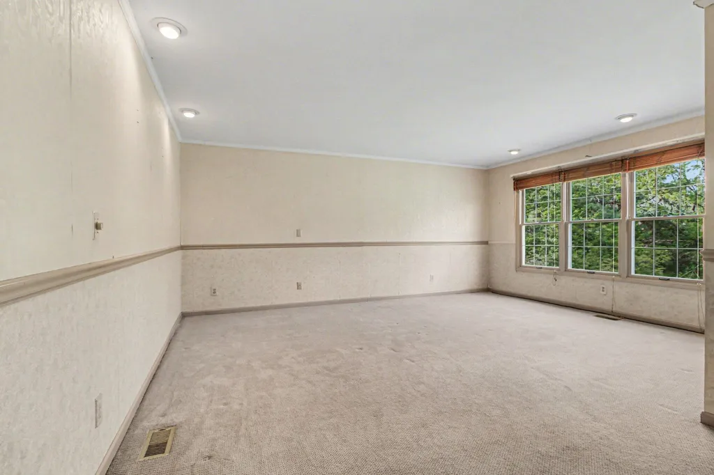 15698 Oakhill Court Livonia City MI 48154