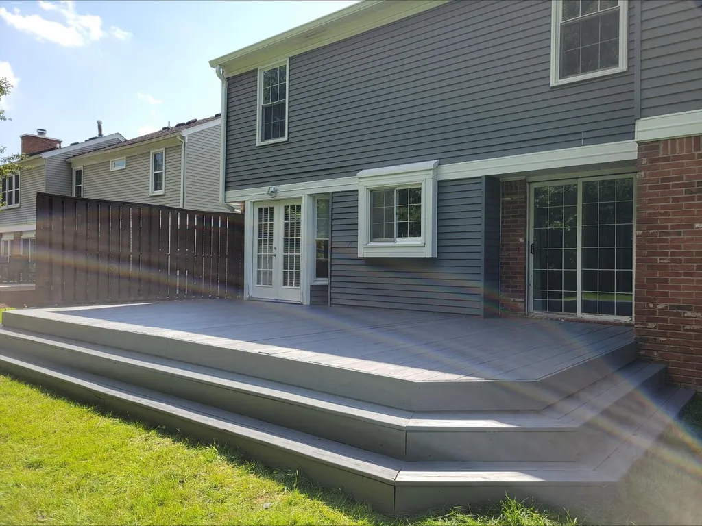 15698 Oakhill Court Livonia City MI 48154