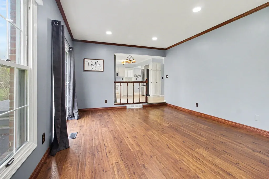15698 Oakhill Court Livonia City MI 48154