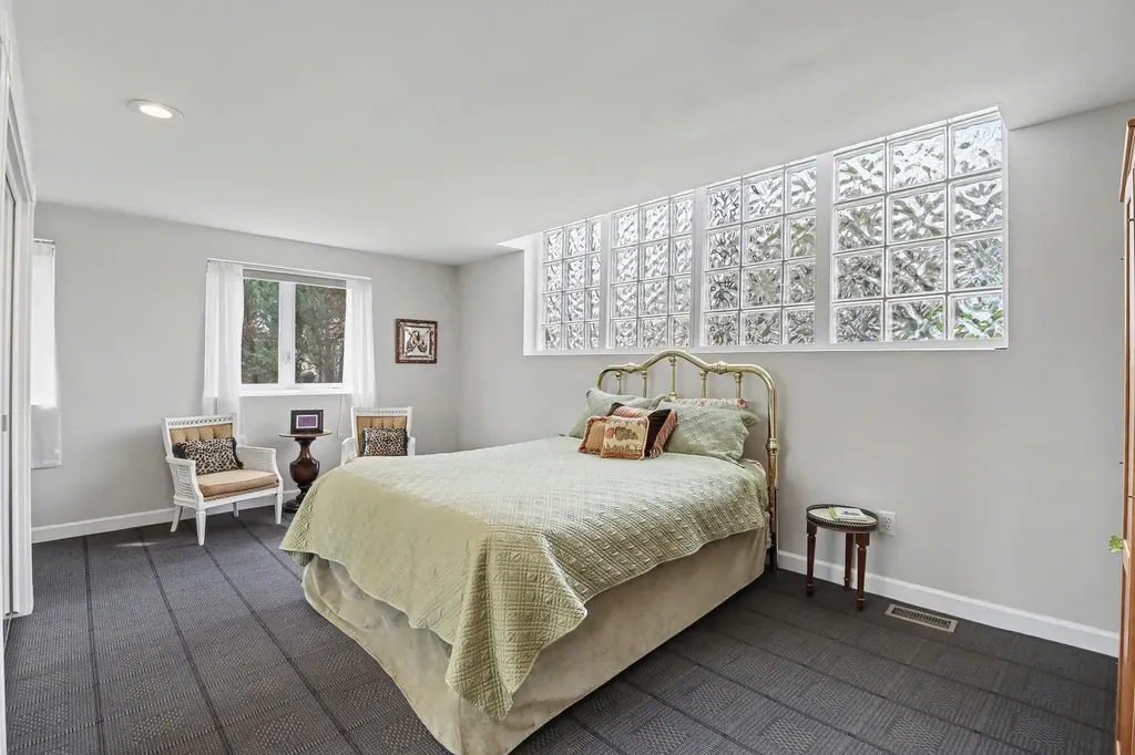 1906 Old Orchard Court Ann Arbor City MI 48103