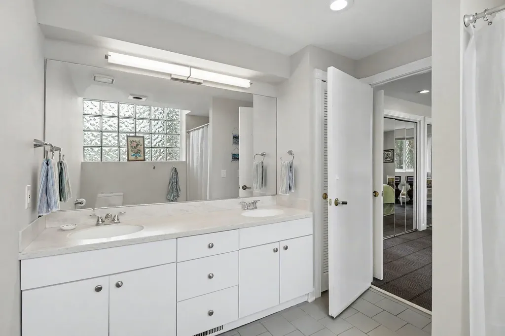 1906 Old Orchard Court Ann Arbor City MI 48103