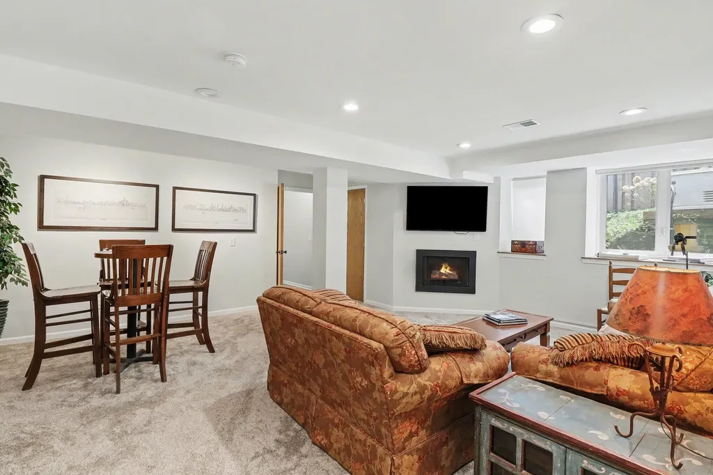 1906 Old Orchard Court Ann Arbor City MI 48103