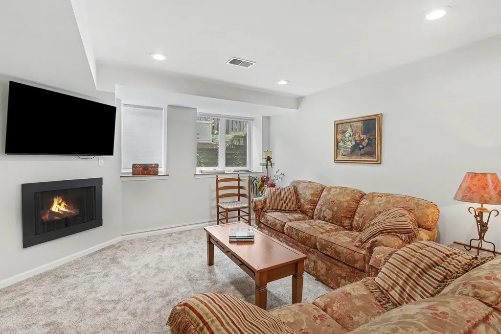 1906 Old Orchard Court Ann Arbor City MI 48103