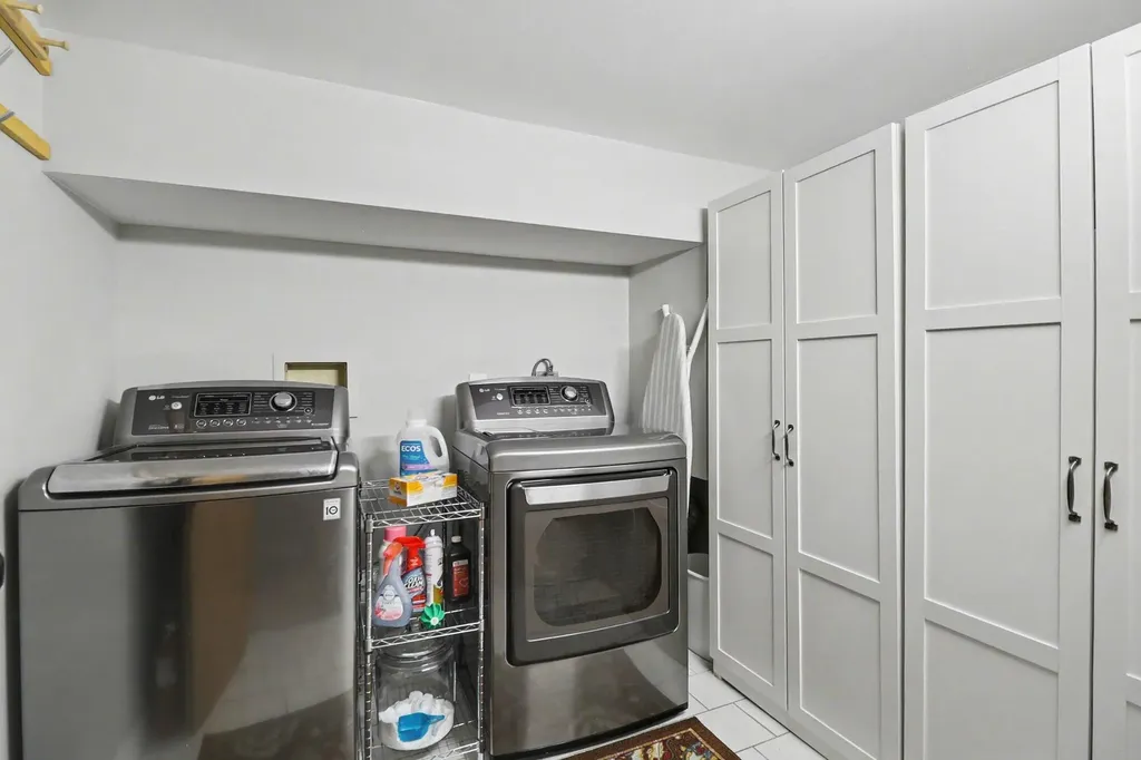 1906 Old Orchard Court Ann Arbor City MI 48103