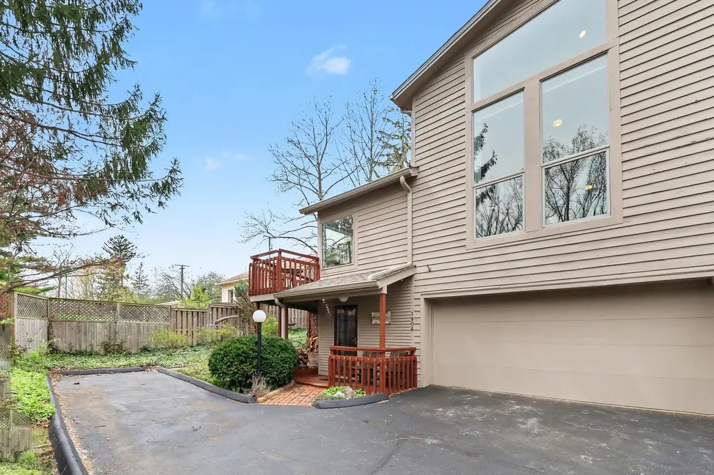 1906 Old Orchard Court Ann Arbor City MI 48103