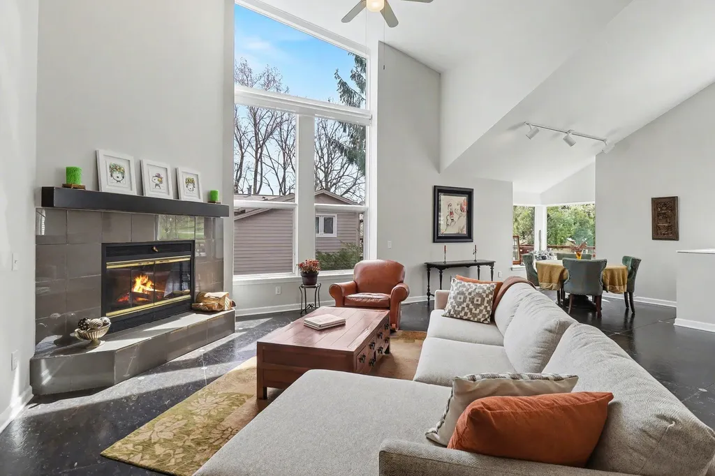 1906 Old Orchard Court Ann Arbor City MI 48103