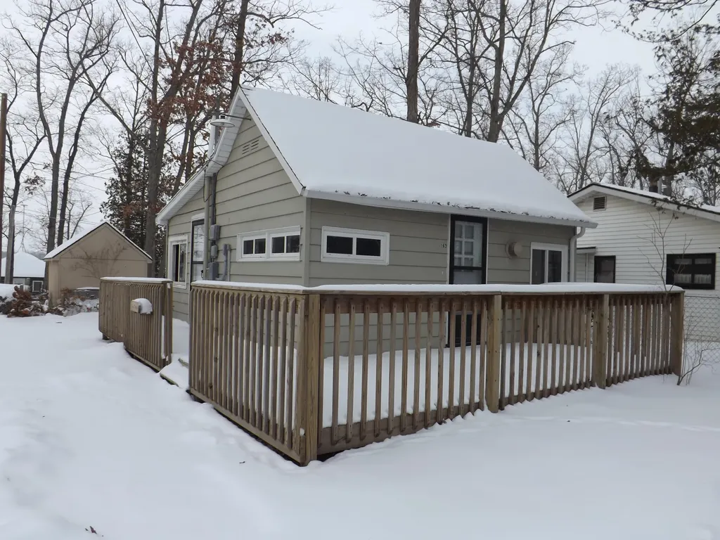 163 Lincoln Alley Belvidere Township MI 48891