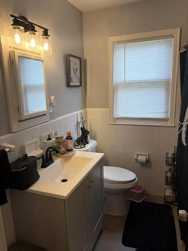 18723 Woodland Street Harper Woods City MI 48225