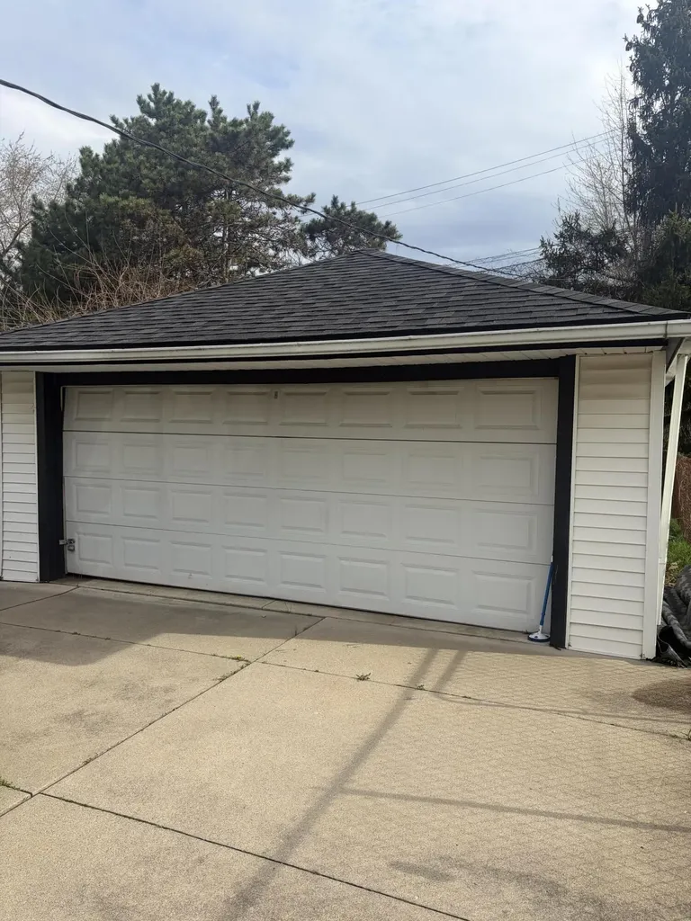 18723 Woodland Street Harper Woods City MI 48225