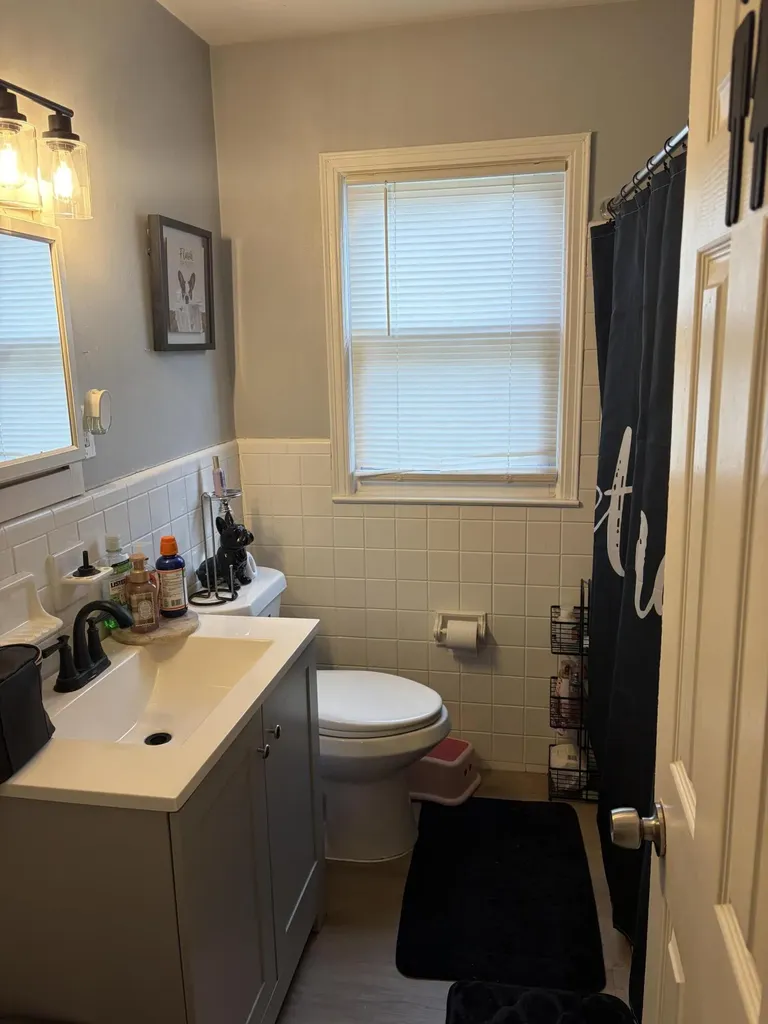 18723 Woodland Street Harper Woods City MI 48225