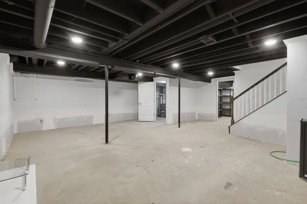 1295 Smith Avenue Birmingham City MI 48009