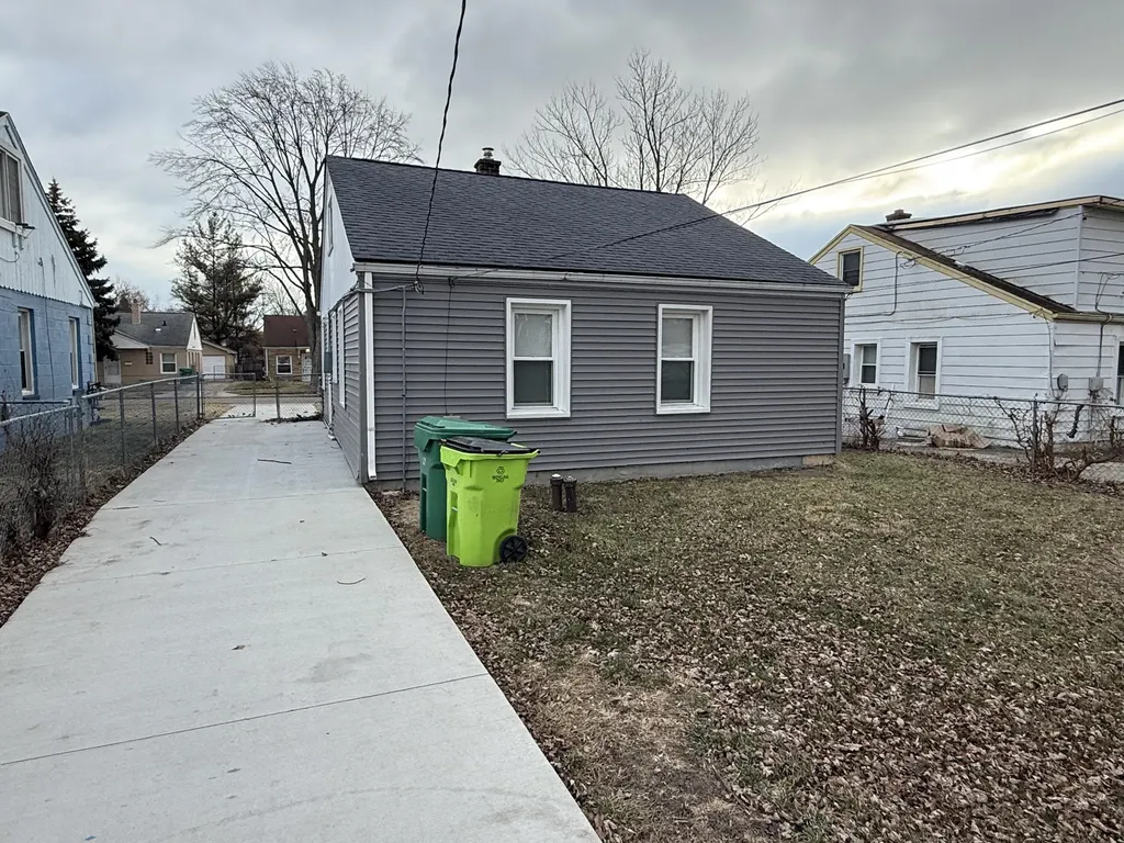 22765 Rosalind Avenue Eastpointe City MI 48021