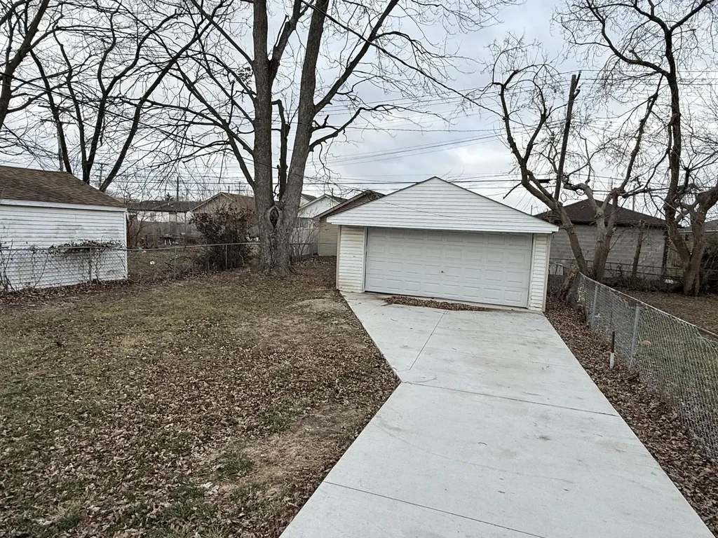 22765 Rosalind Avenue Eastpointe City MI 48021