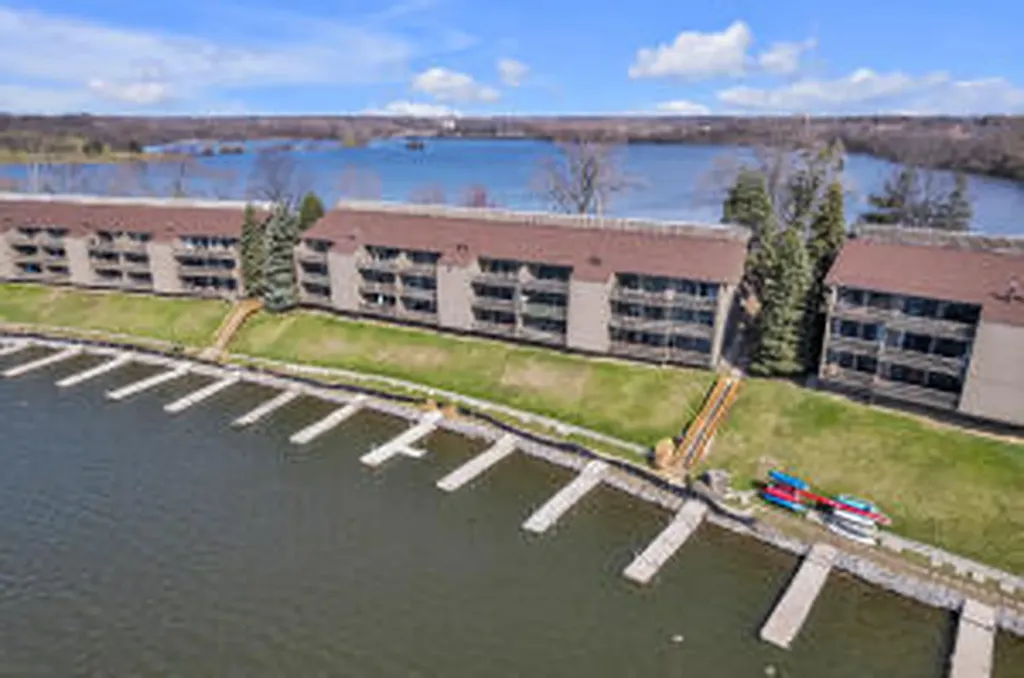 820 Cliffs Drive Ypsilanti Charter Township MI 48198