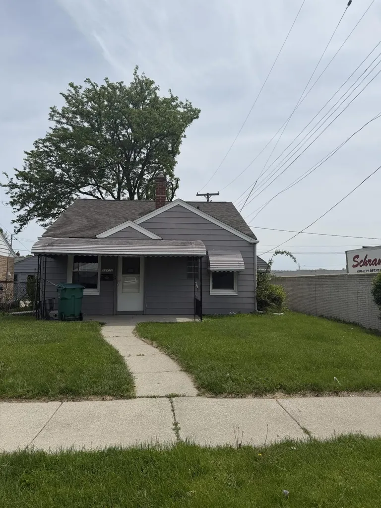 22732 Rosalind Avenue Eastpointe City MI 48021