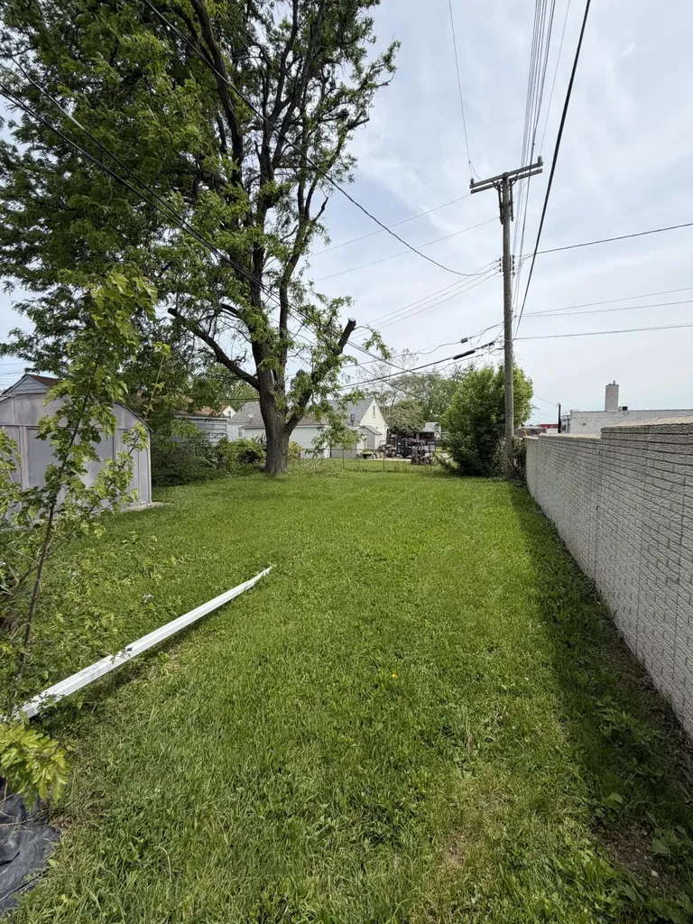 22732 Rosalind Avenue Eastpointe City MI 48021