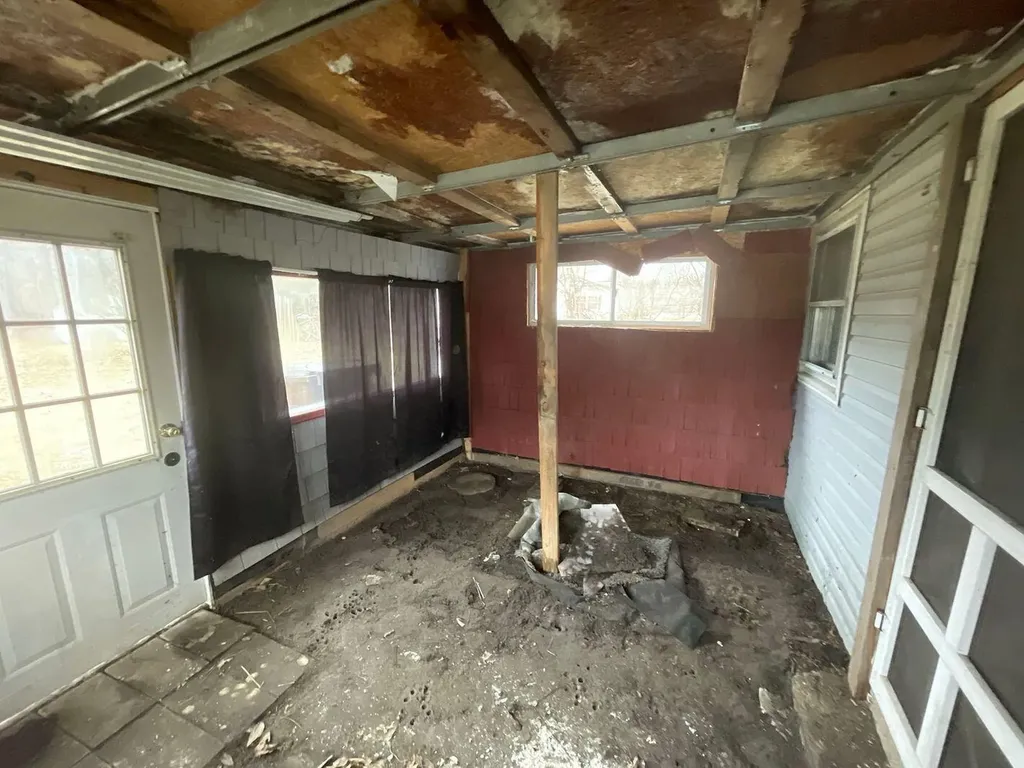 6095 N Stony Creek Road Monroe City MI 48162