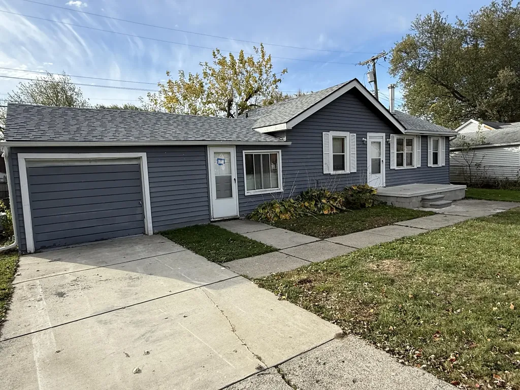 14936 Alberta Avenue Warren City MI 48089