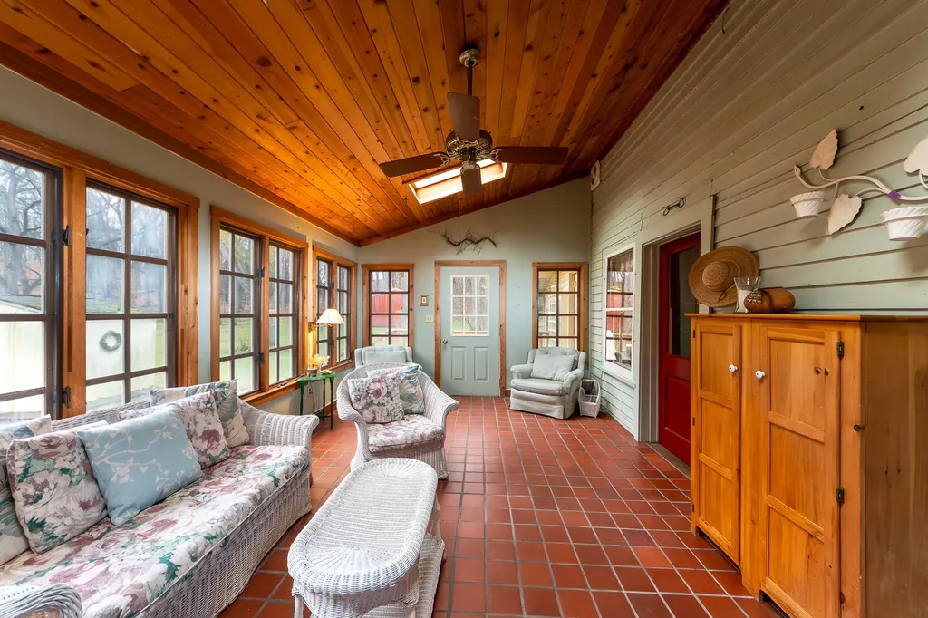 8425 Parshallville Road Hartland Township MI 48430