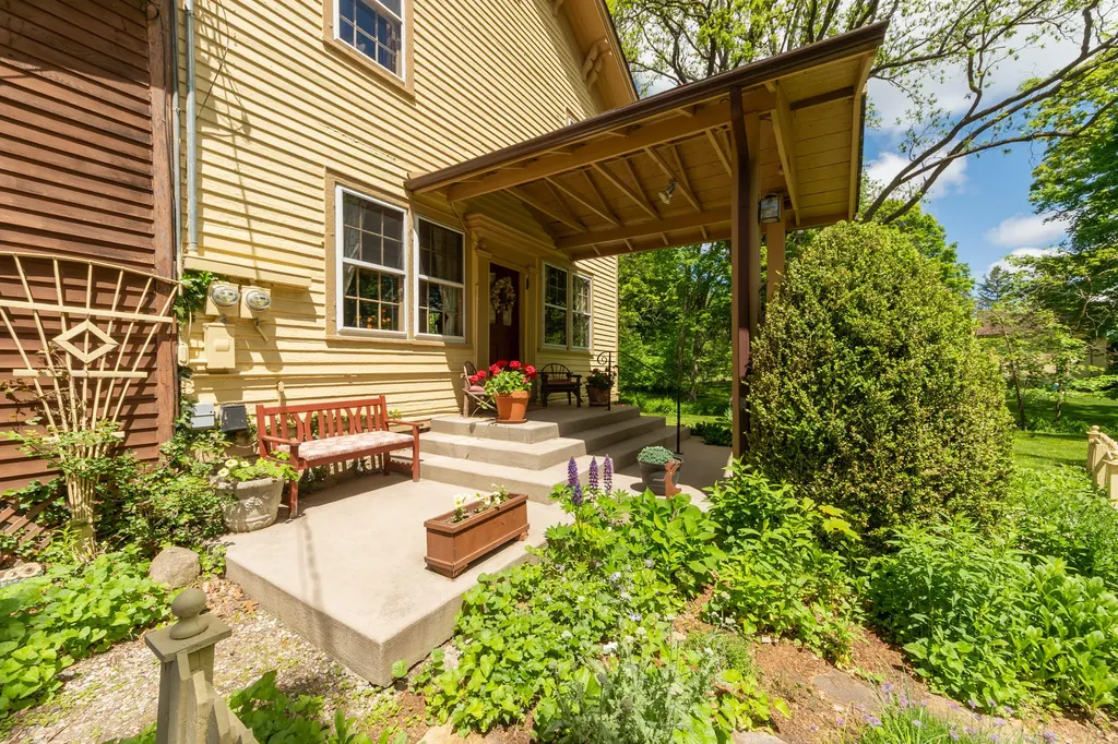 8425 Parshallville Road Hartland Township MI 48430