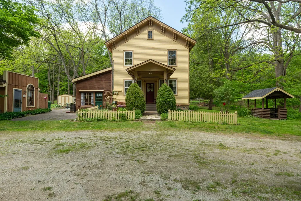 8425 Parshallville Road Hartland Township MI 48430