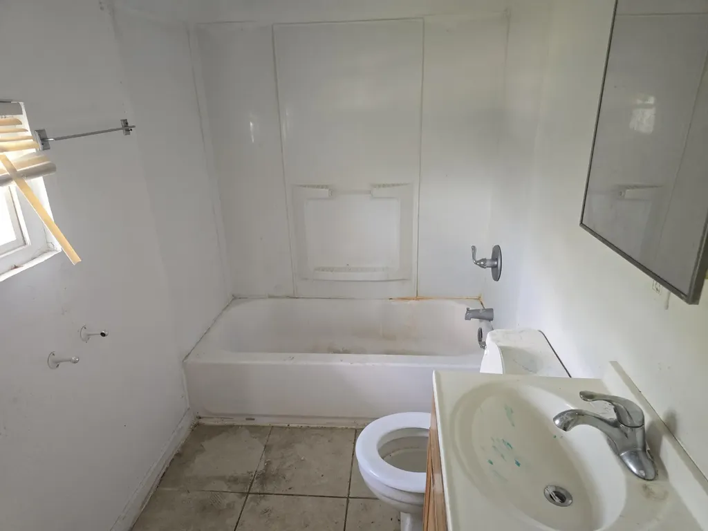 323 Ferry Avenue Pontiac City MI 48341
