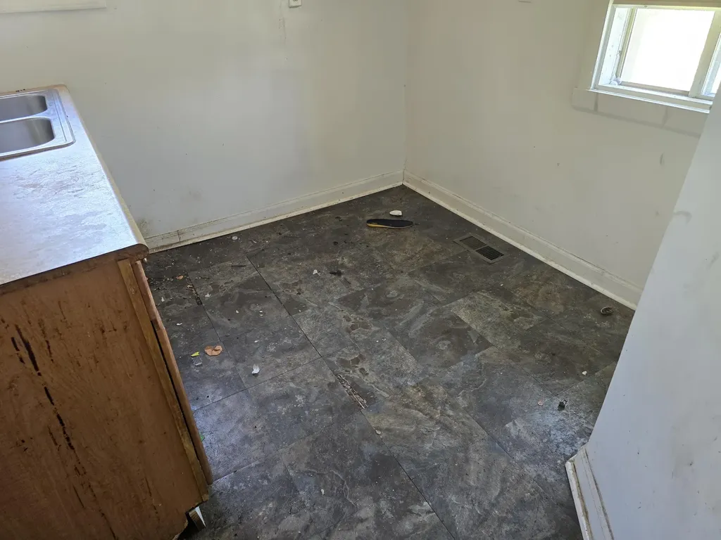 323 Ferry Avenue Pontiac City MI 48341