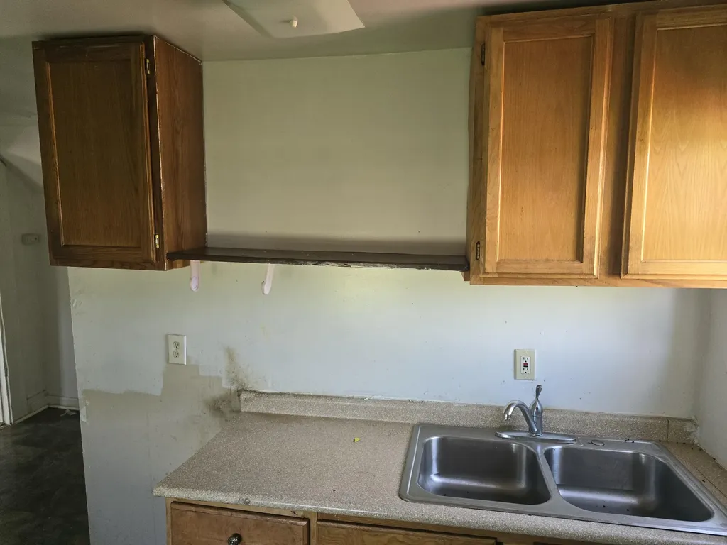 323 Ferry Avenue Pontiac City MI 48341