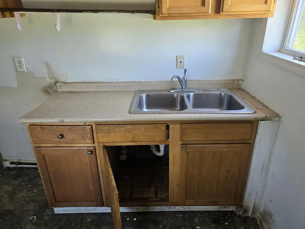 323 Ferry Avenue Pontiac City MI 48341