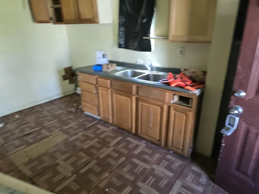 323 Ferry Avenue Pontiac City MI 48341