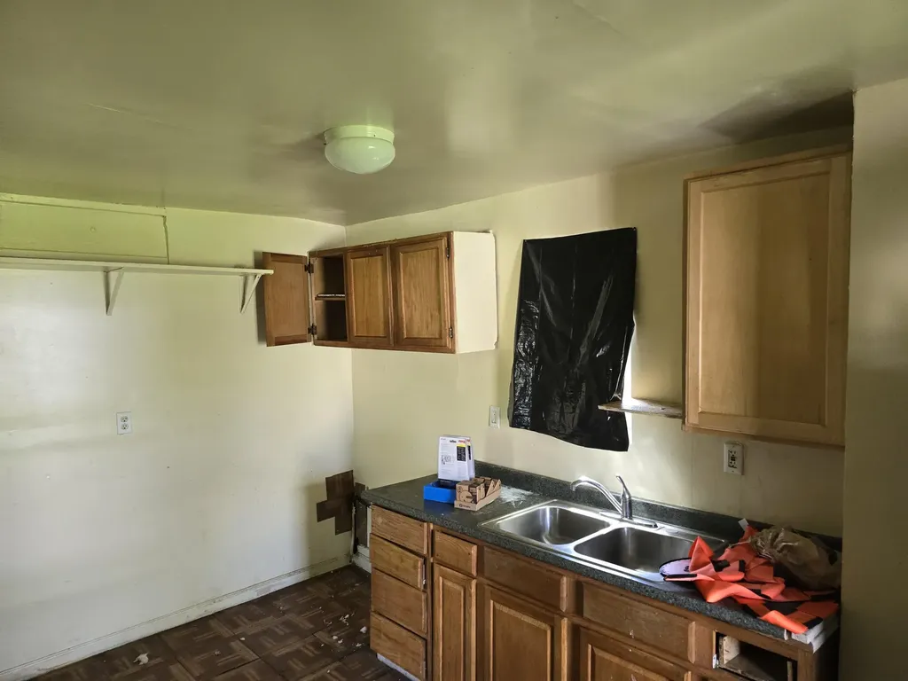 323 Ferry Avenue Pontiac City MI 48341