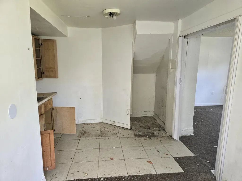 323 Ferry Avenue Pontiac City MI 48341