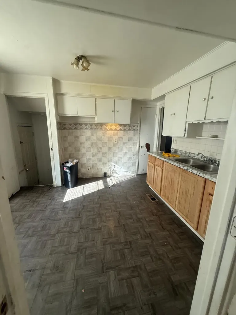 18573 Mccormick Street Detroit City MI 48224