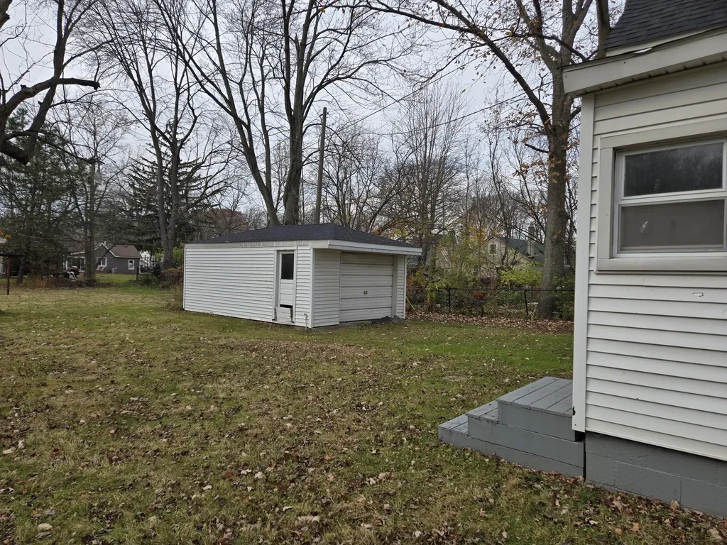 25438 4th Street Grosse Ile Township MI 48138