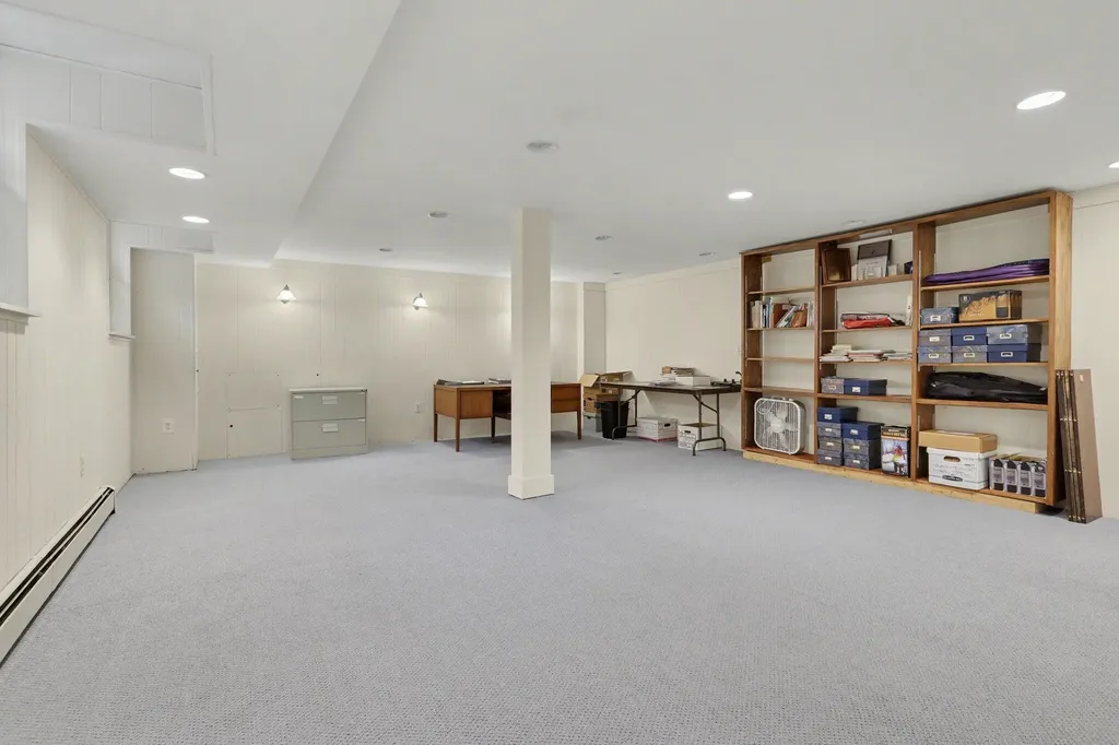 3215 W Dobson Place Ann Arbor City MI 48105