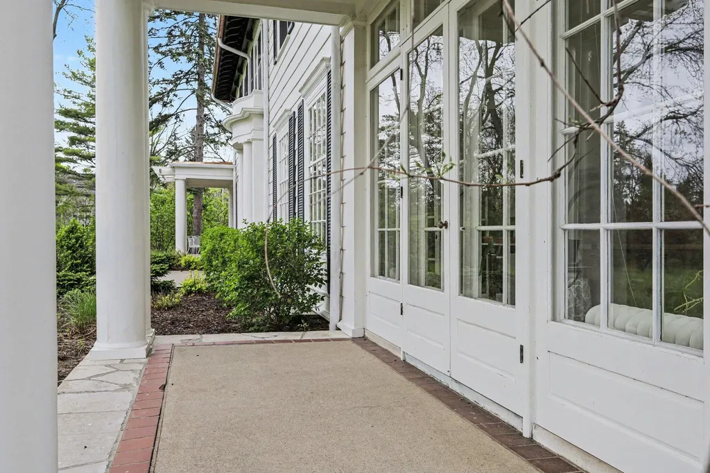 3215 W Dobson Place Ann Arbor City MI 48105