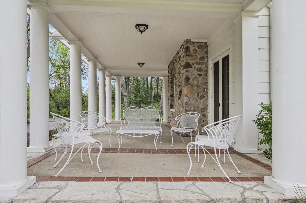 3215 W Dobson Place Ann Arbor City MI 48105