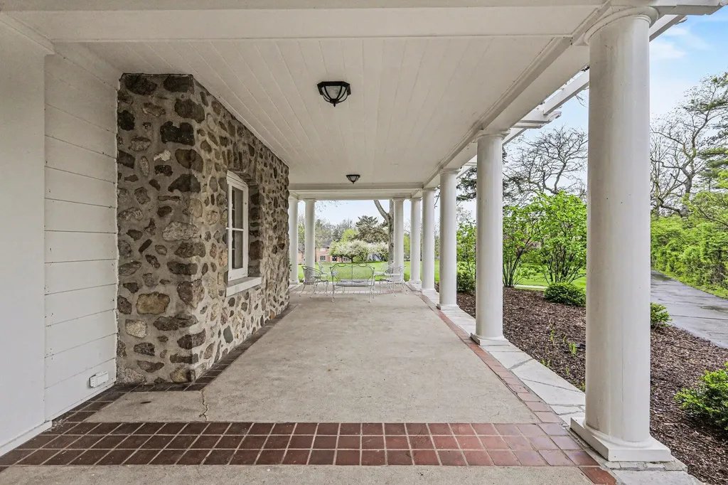 3215 W Dobson Place Ann Arbor City MI 48105