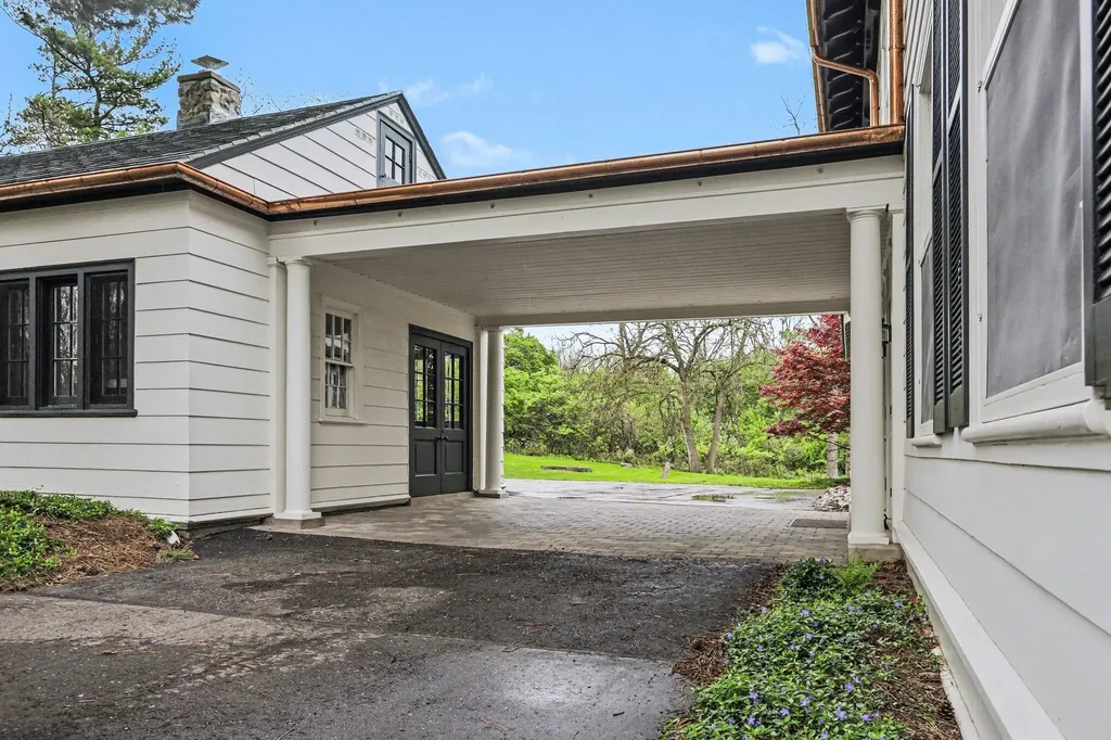 3215 W Dobson Place Ann Arbor City MI 48105