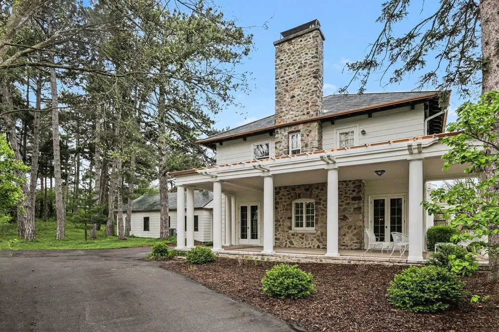 3215 W Dobson Place Ann Arbor City MI 48105