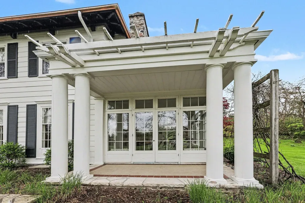 3215 W Dobson Place Ann Arbor City MI 48105