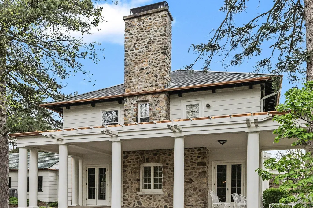 3215 W Dobson Place Ann Arbor City MI 48105