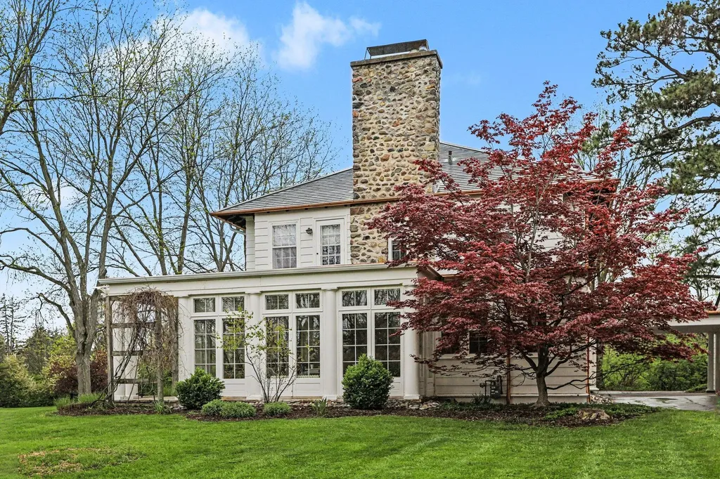 3215 W Dobson Place Ann Arbor City MI 48105