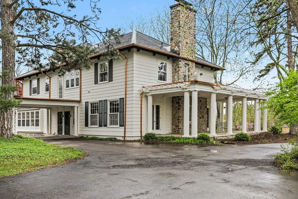 3215 W Dobson Place Ann Arbor City MI 48105