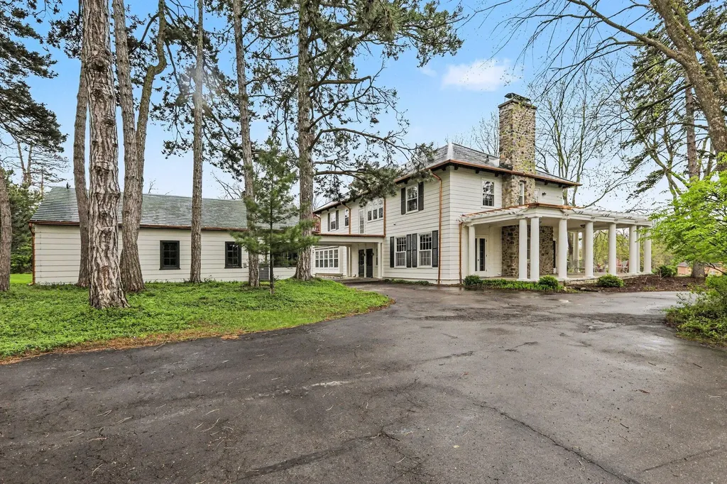 3215 W Dobson Place Ann Arbor City MI 48105