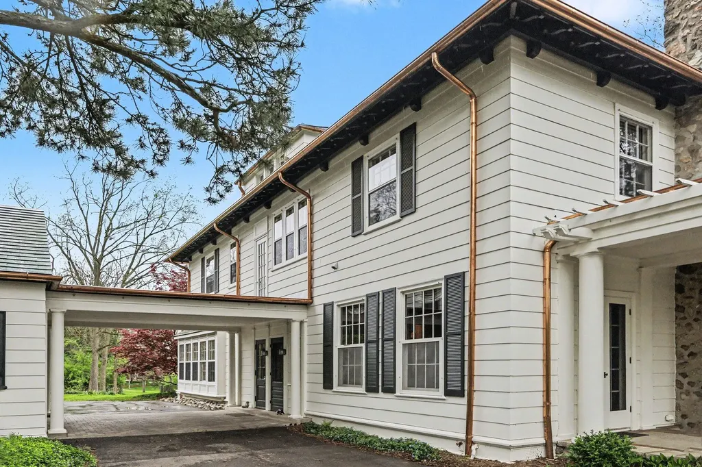 3215 W Dobson Place Ann Arbor City MI 48105